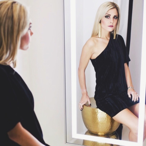 Meet your Posher 🙋‍♀️ Hi! I’m Kali! - Picture 3 of 8